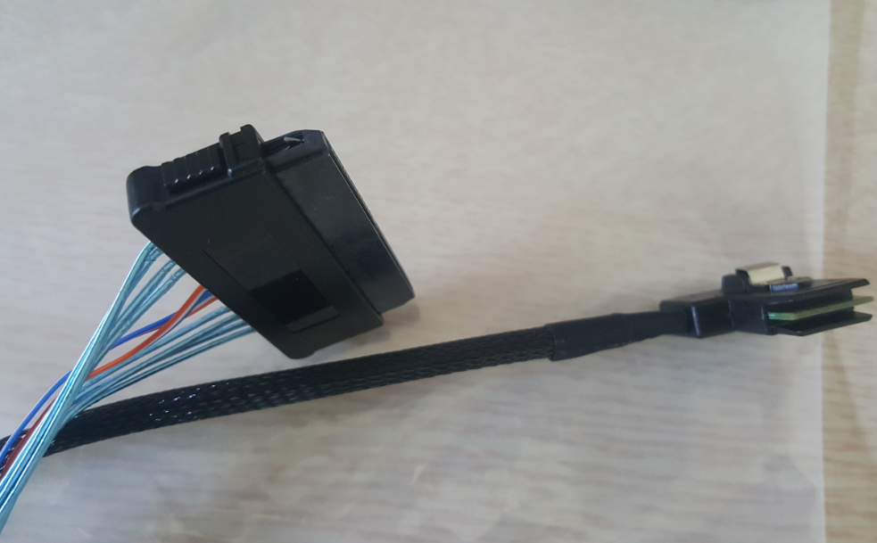 Dây cáp kết nối ServeRAID SFF-8484 SAS to SFF-8087 Mini SAS