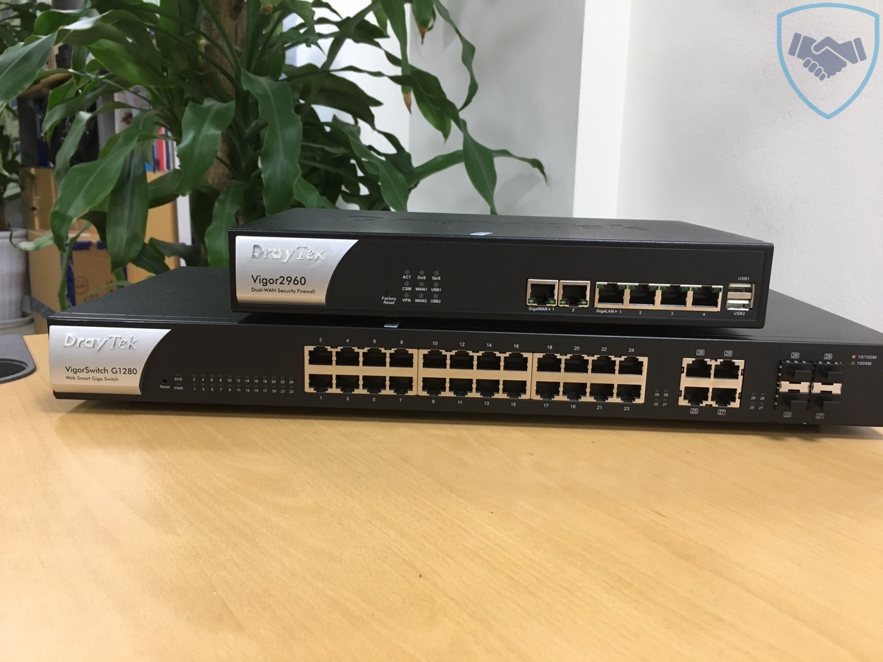 Thiết bị mạng Switch Draytek VigorSwitch G1280
