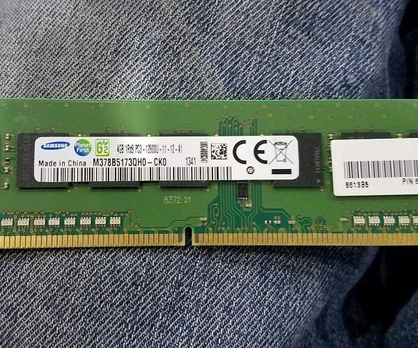 698650-154 Samsung 4GB 01